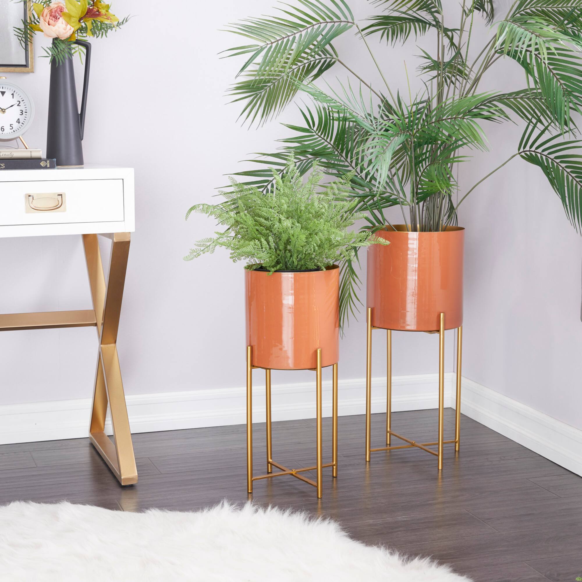 CosmoLiving by Cosmopolitan Set of 2 Orange Iron Contemporary Planter, 24" x 12" x 15"